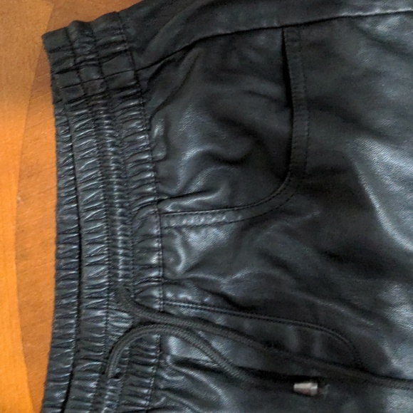 ZARA WOMEN'S PREMIUM COLLECTION-BLACK RIB LEATHER PANTS (MEDIUM) - Picture 5 of 9
